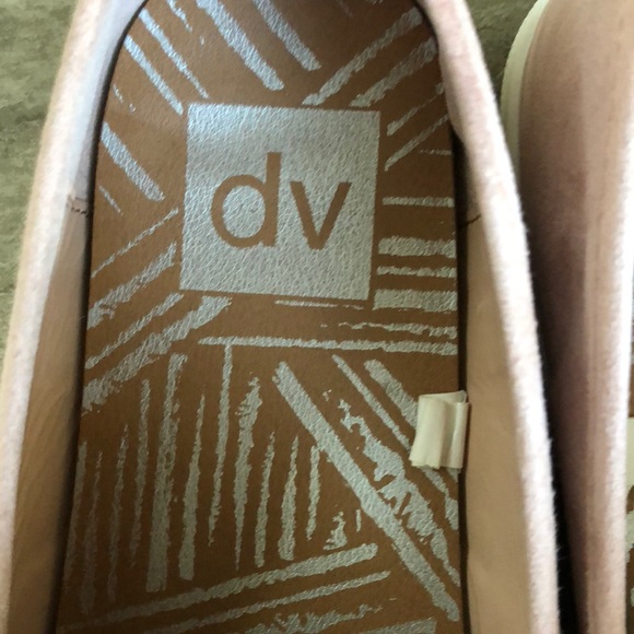 dv sneakers
